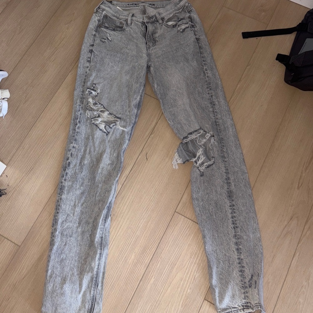 American Eagle Outfitters Light Gray Distressed Boyfriend Jeans